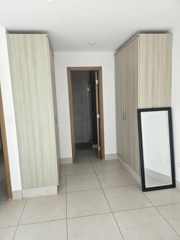 Master bedroom equipped with tiled floors, built-in wardrobe, window view PH Park City Obarrio