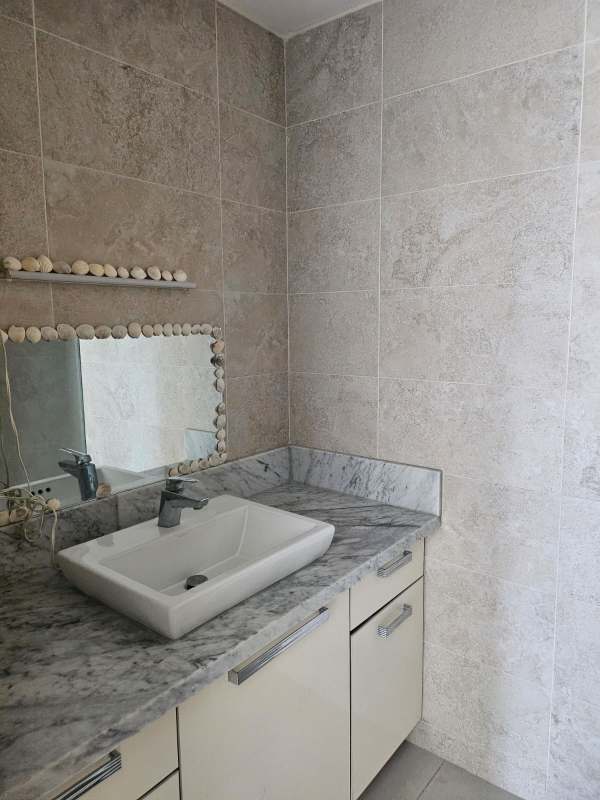 Bedroom with ceramic tiled floors, built-in closet, in PH Park City Tower Obarrio