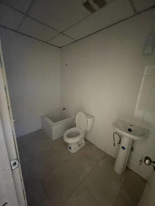 Basic bathroom with tiled floor pedestal sink bathtub commercial Panama