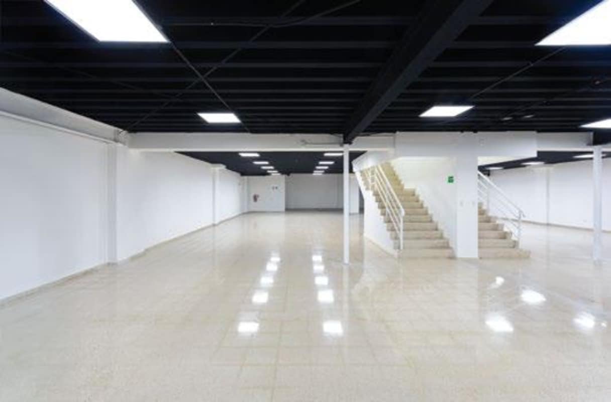Large tiled commercial showroom with natural light and mezzanine Plaza Agora Panama City