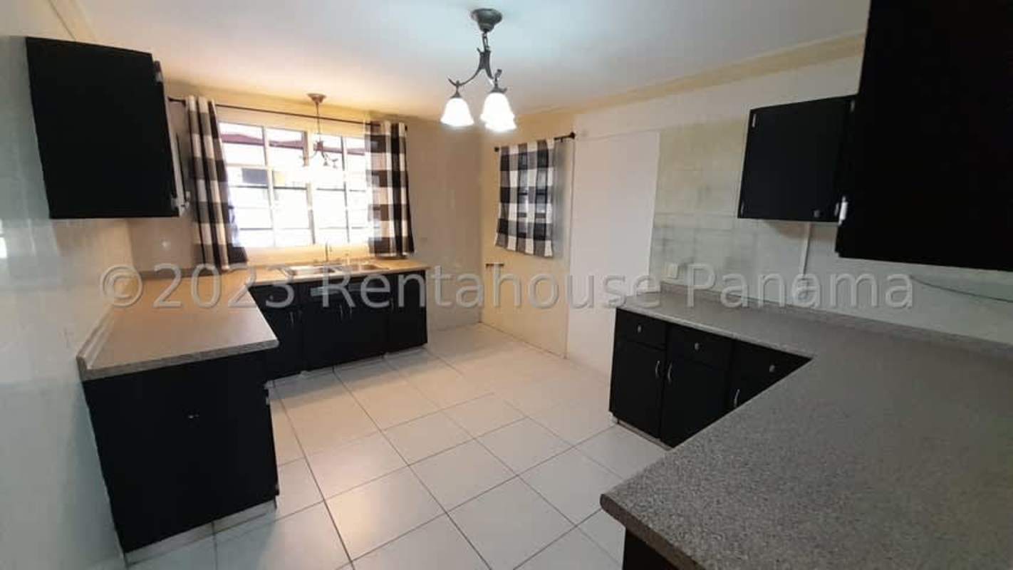 Contemporary kitchen with granite counters and cabinetry in house for sale El Bosque Panama City