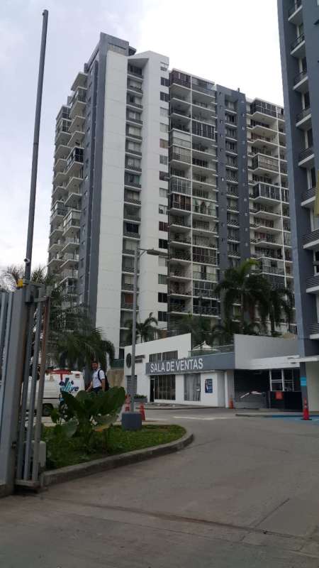 Modern 2BR Apartment with Pool PH Cosmopolitan Towers