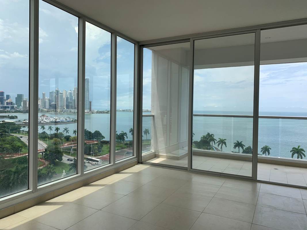 Balcony facing Pacific Ocean and Cinta Costera from PH Rivage Tower Panama City