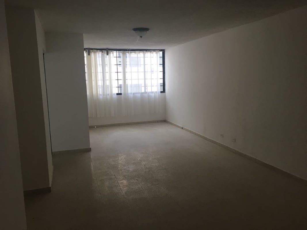 Spacious bright living room with window tiled floor in PH Aida San Francisco Panama
