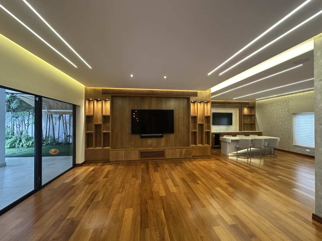 Modern kitchen with island breakfast bar and luxury appliances in Costa del Este house for sale