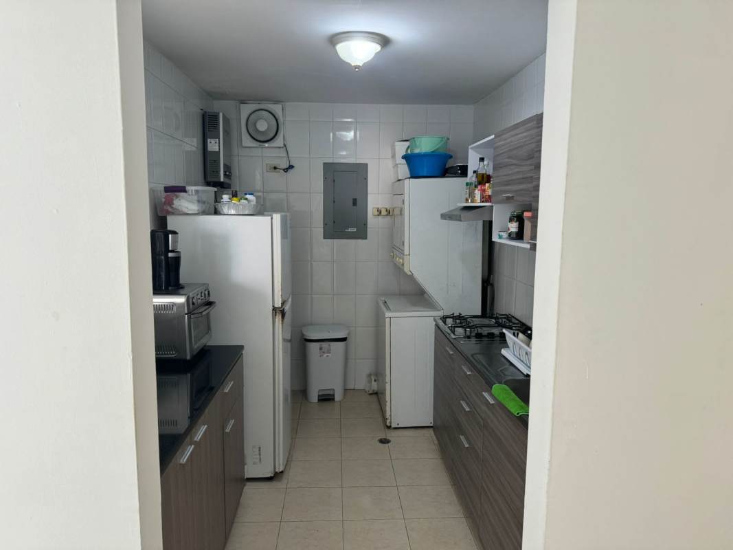 Contemporary apartment kitchen with appliances and tiled backsplash in PH Majestic Garden Panama