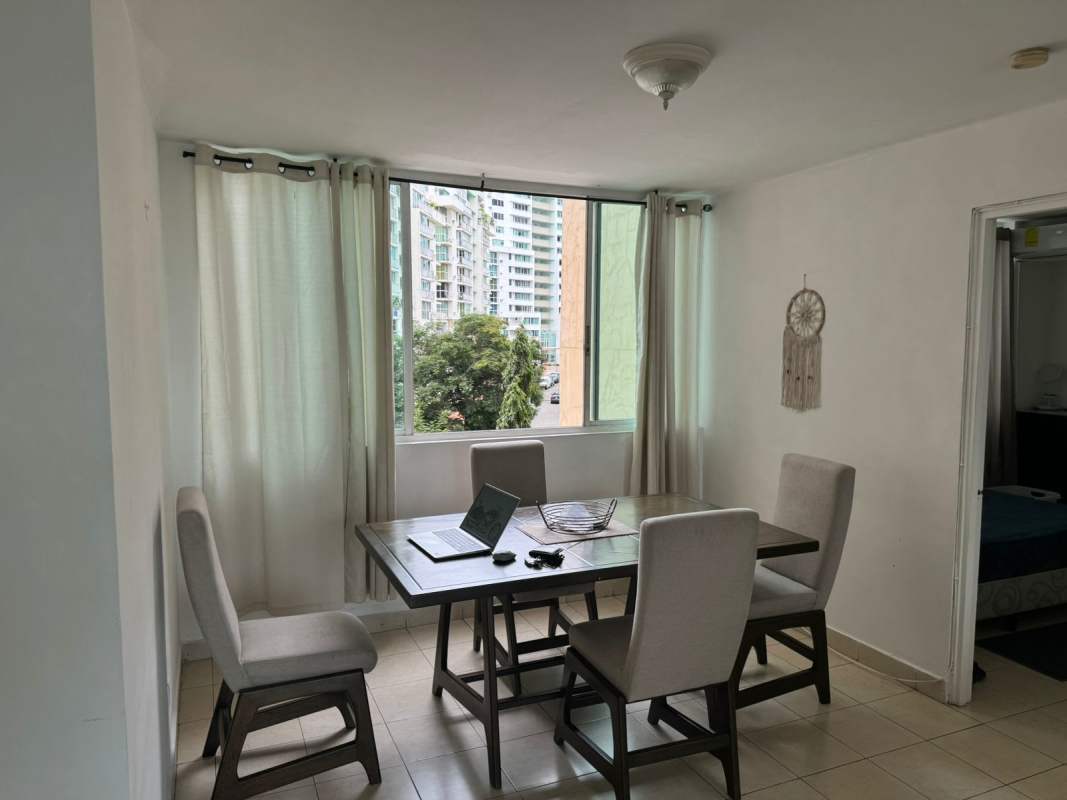 Dining area with large window and city views in PH Majestic Garden Plaza Edison Panama