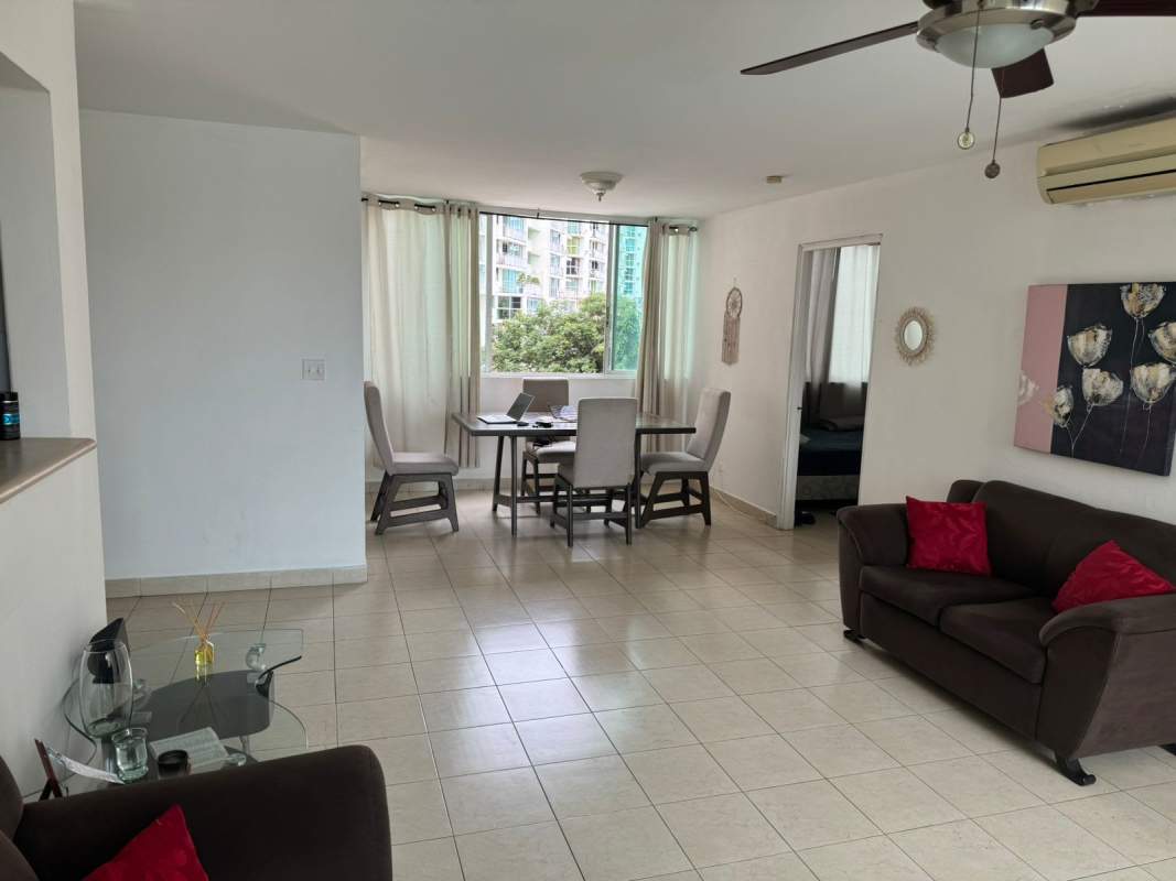 Lobby area with reception at PH Majestic Garden Edison Park Panama