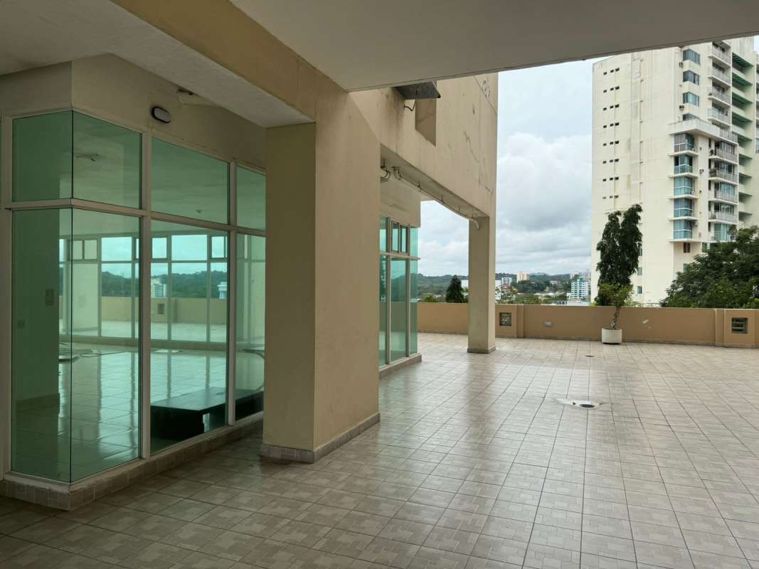 Bedroom with split air conditioning and window views in PH Majestic Garden Panama City