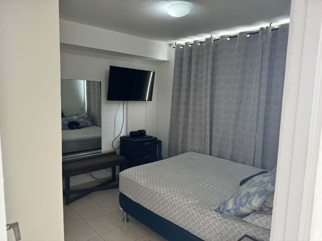 Second bedroom with tile flooring and window in PH Majestic Garden Plaza Edison Panama