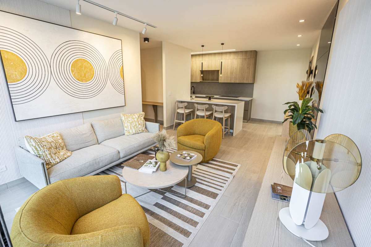 Contemporary kitchen with dining area, modern finishes, open plan in PH Nogal Costa del Este Panama