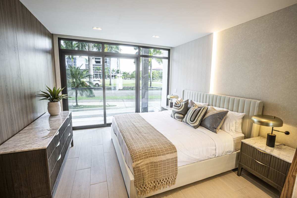 Outdoor infinity pool and terrace PH Nogal Costa del Este Panama