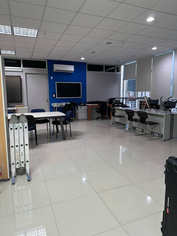 Meeting area with glass panels, large windows and modern interior in PH Brazil 405 Panama City