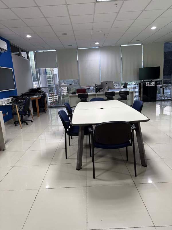 Commercial office with open layout windows and tiled floors PH Brazil 405 Panama City