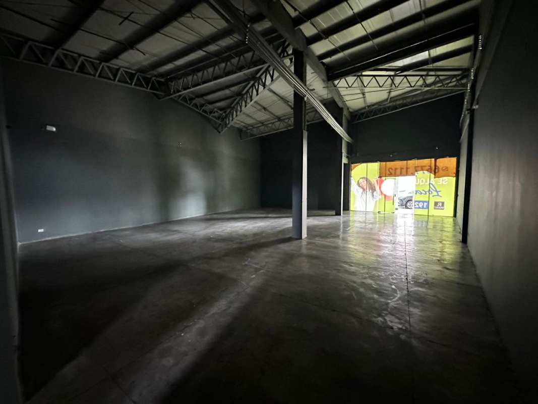 Commercial Warehouse Storefront 192m² for Rent El Dorado Plaza