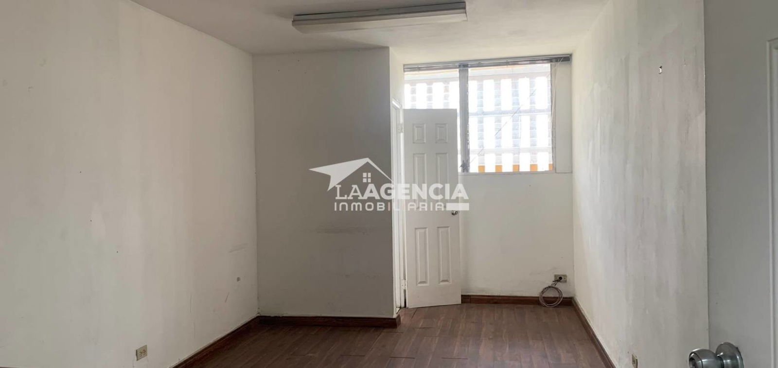 Bright unfurnished office space with window and wood floor in CC Panama Tower