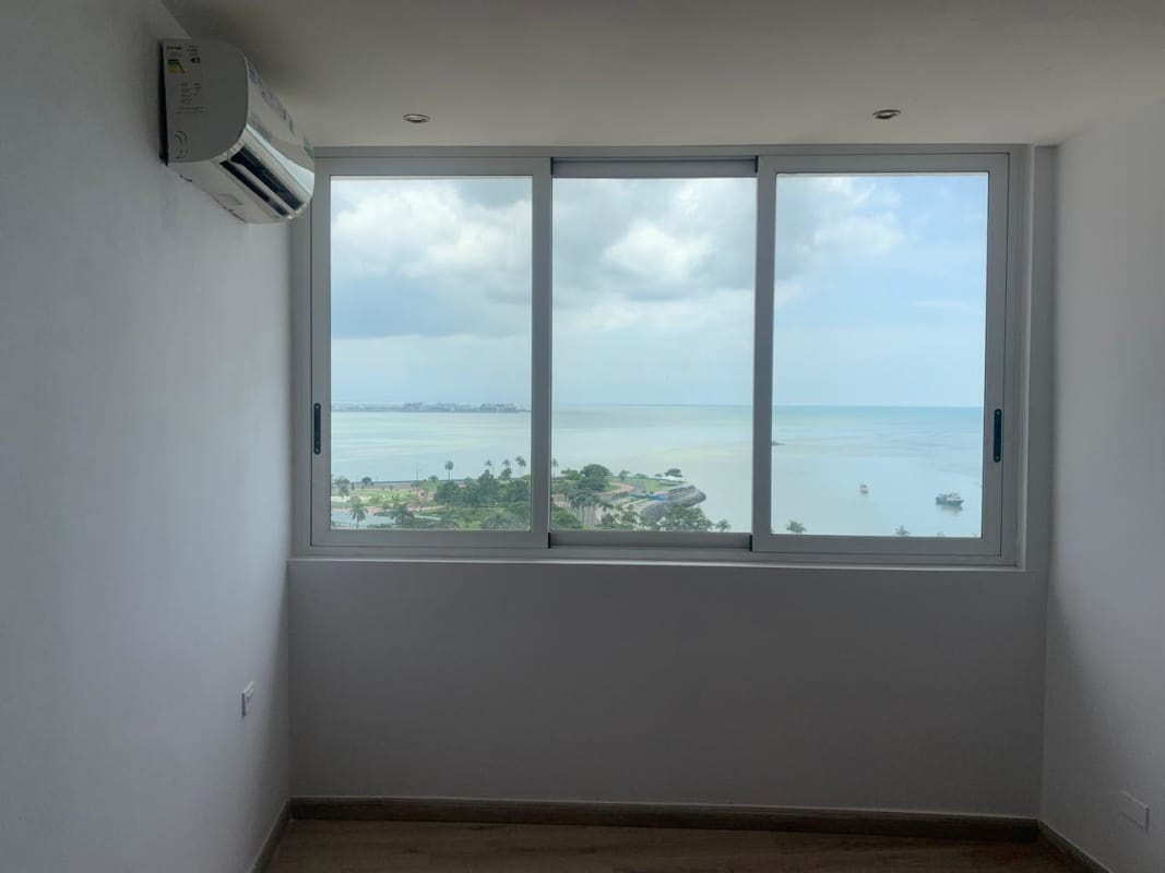 Kitchen with granite countertop appliances fridge oven PH Bay View Panama