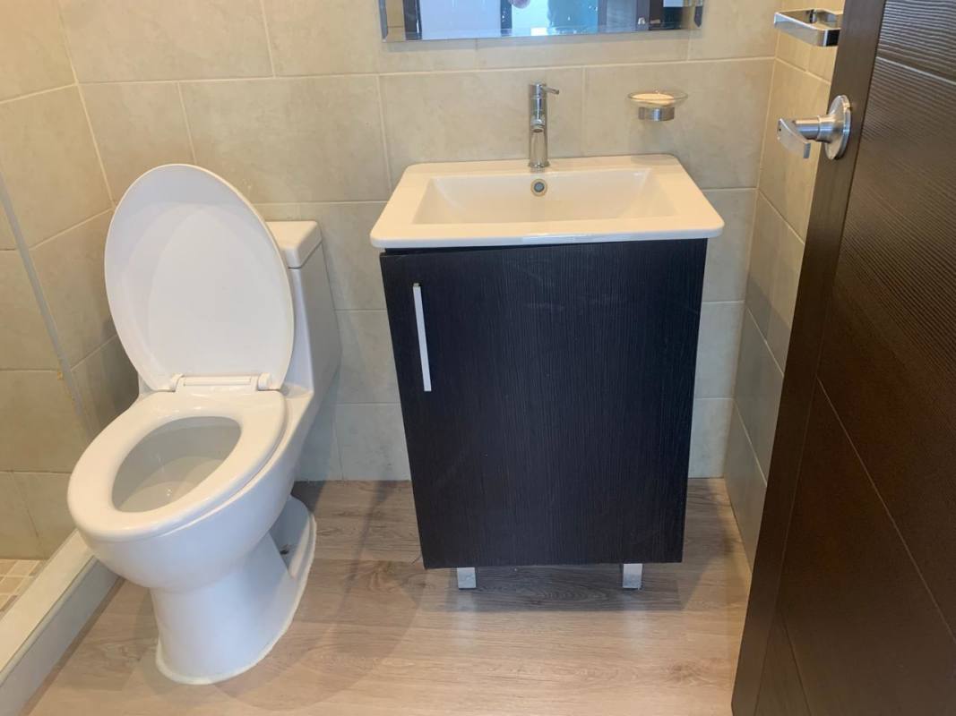 Modern bathroom walk-in shower ceramic tile PH Bay View Panama