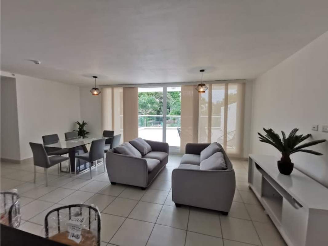 Spacious master bedroom with AC and walk-in closet at PH Clayton Park II Clayton Panama