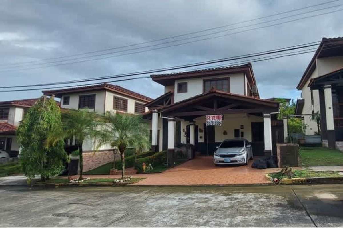 Exterior two-story house with tiled roof, carport, and landscaped yard in Miradores del Lago Panama Norte