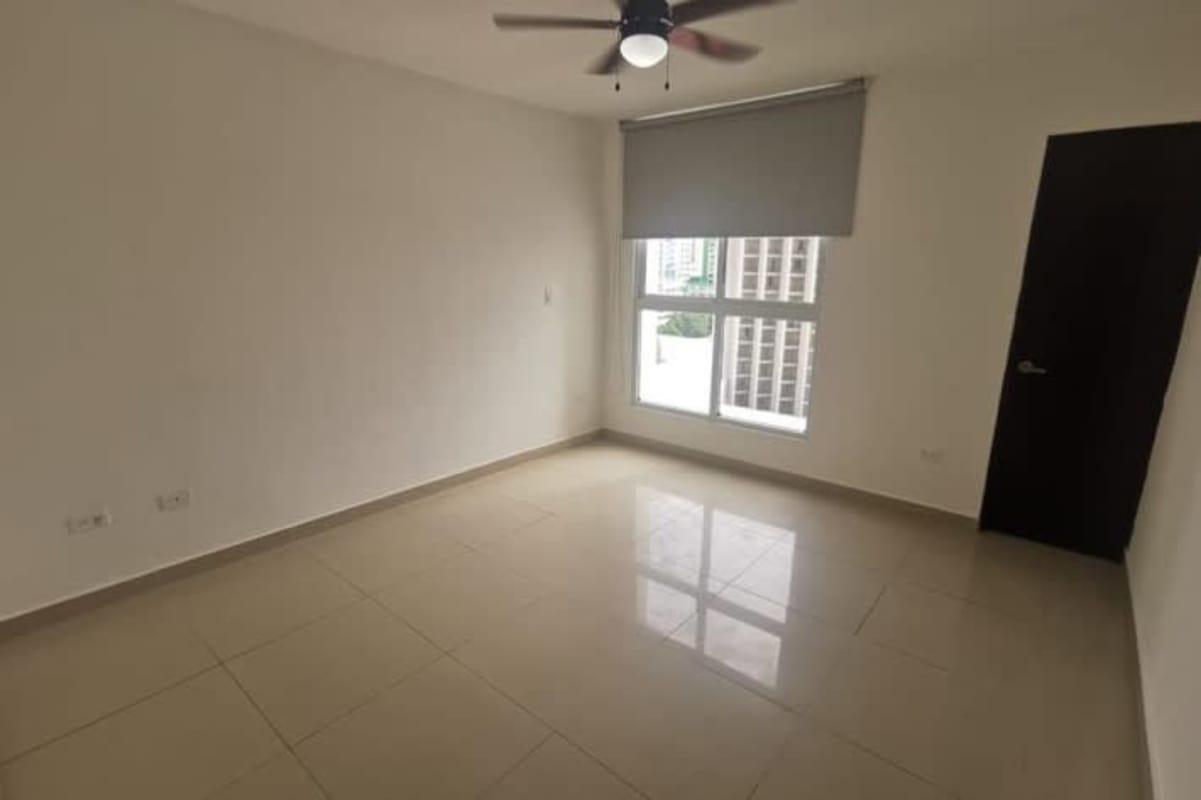 Large apartment balcony with skyline and ocean view PH Quartz Tower San Francisco Panama