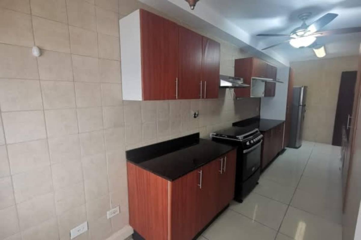 Social area with infinity pool, kids playground PH Quartz Tower Panama City