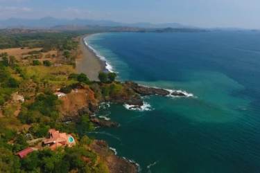 Oceanview 4BR Tropical Villa with Pool Mata Oscura