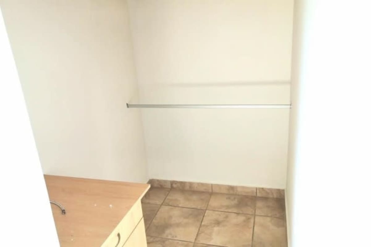 Built-in closet with cabinets in PH Everest Brisas del Golf home