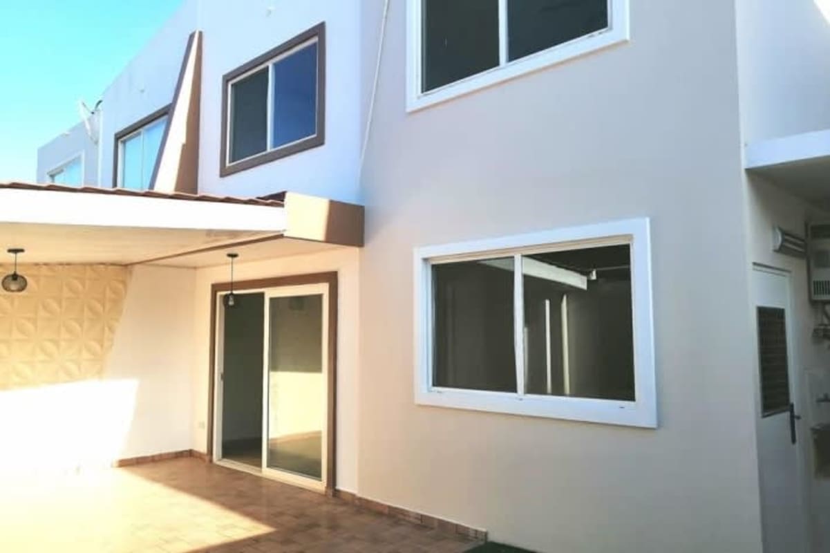 Outdoor covered patio area with sliding glass doors PH Everest Brisas del Golf