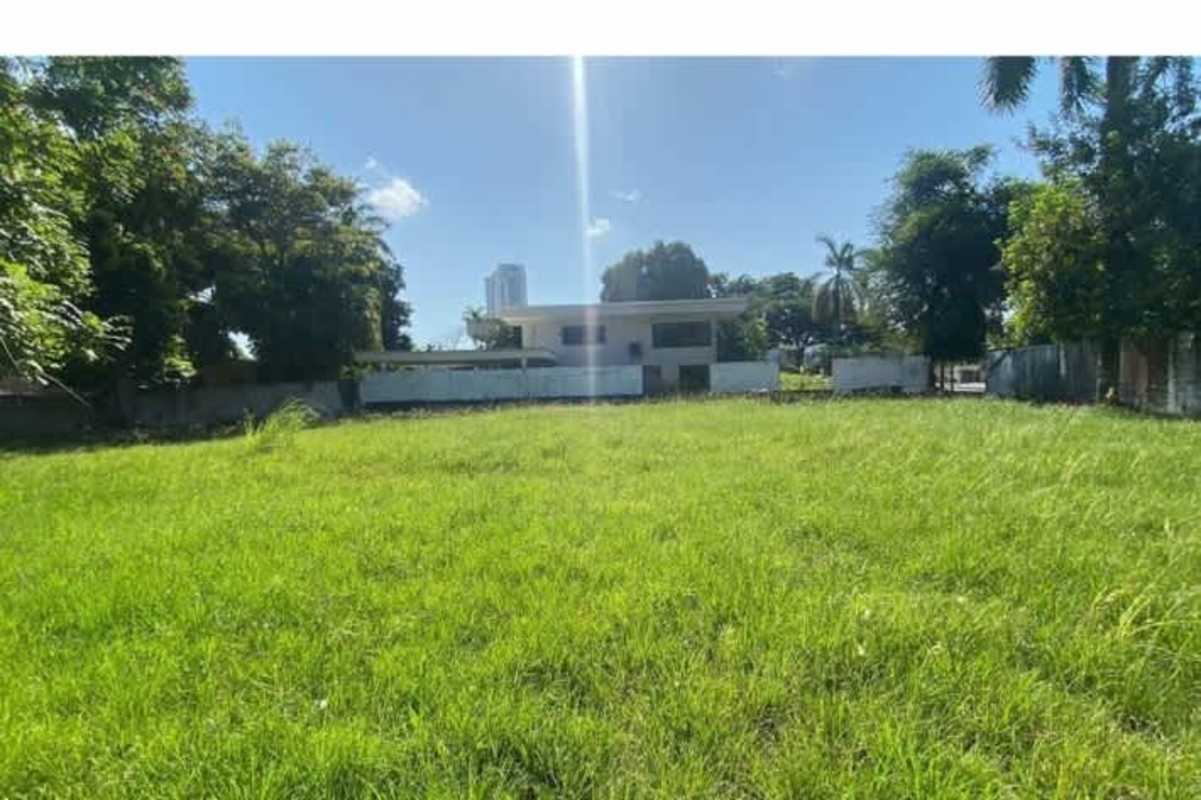 Urban corner plot fenced mature trees Altos del Golf San Francisco Panama