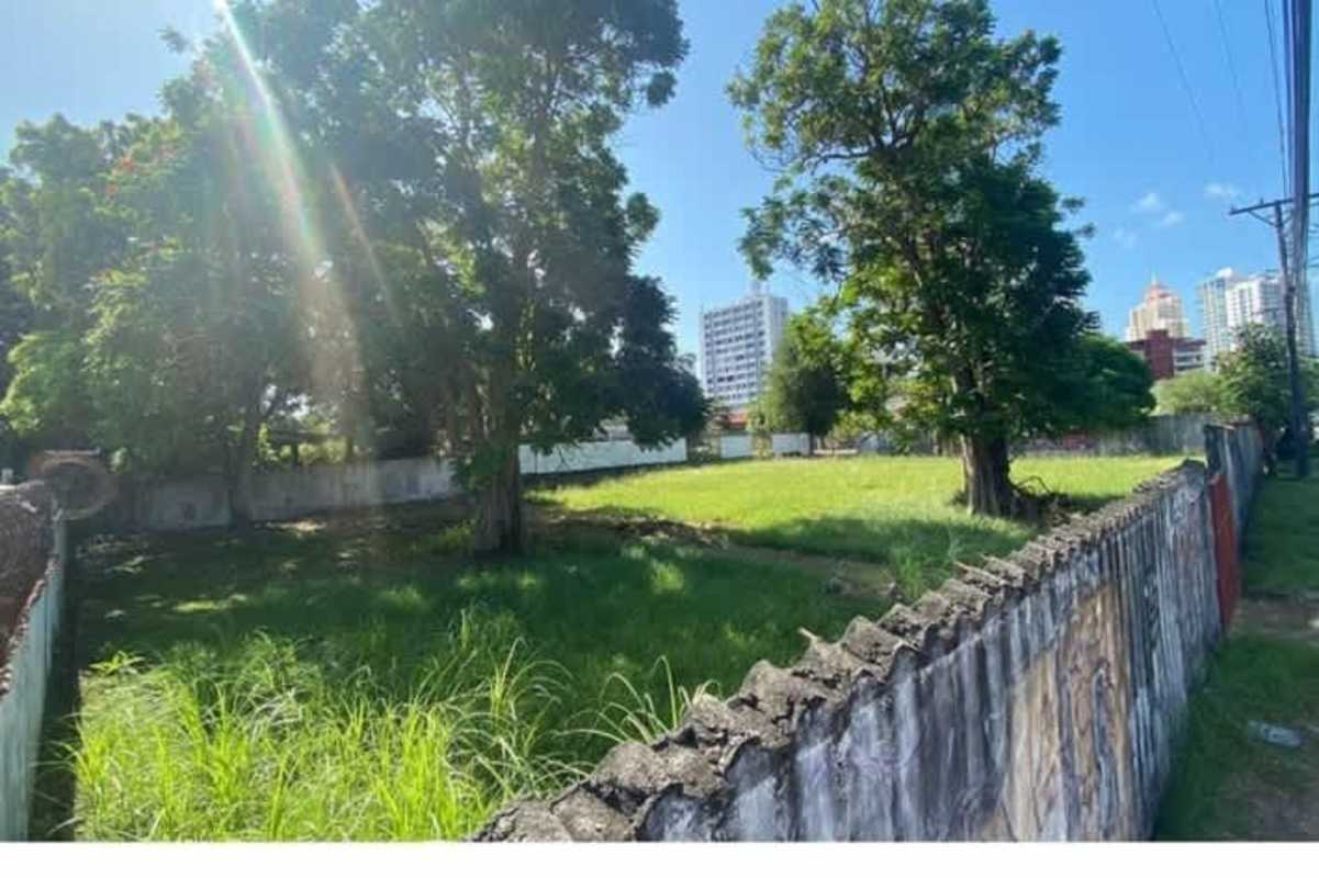 Vacant lot with mature trees in prestigious Altos del Golf San Francisco Panama