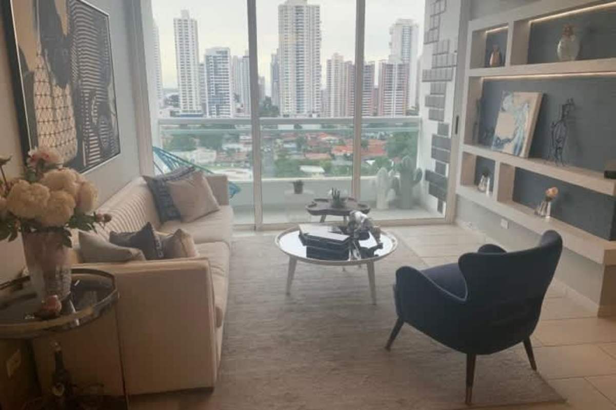 Spacious master bedroom with walk-in closet in The Towers San Francisco Panama