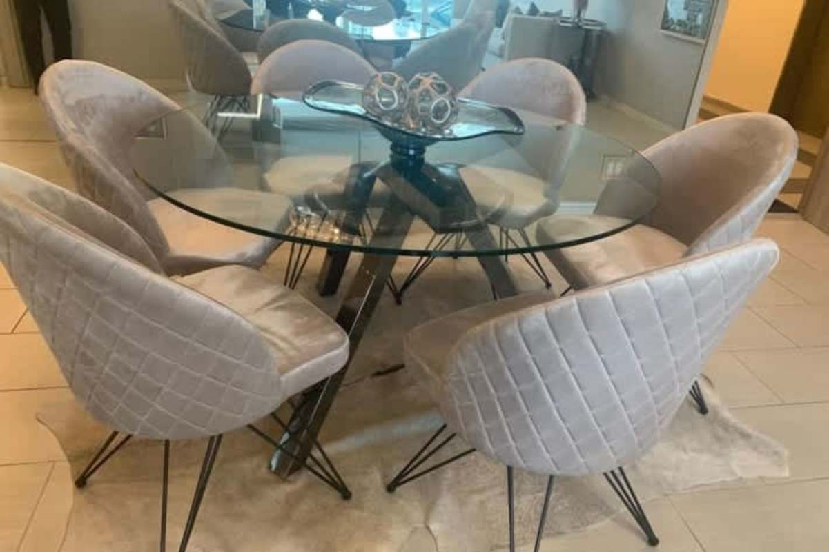 Fully equipped modern kitchen with granite counters in The Towers San Francisco