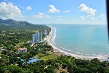 Oceanfront infinity pool with mountain backdrop - Royal Palm Playa Gorgona Panama