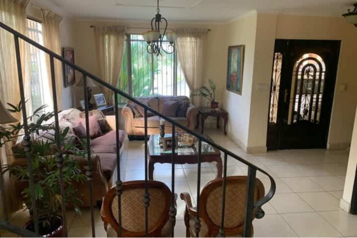 Bright living room with large windows and ceramic floors at PH Paseo Dorado Altos de Panamá