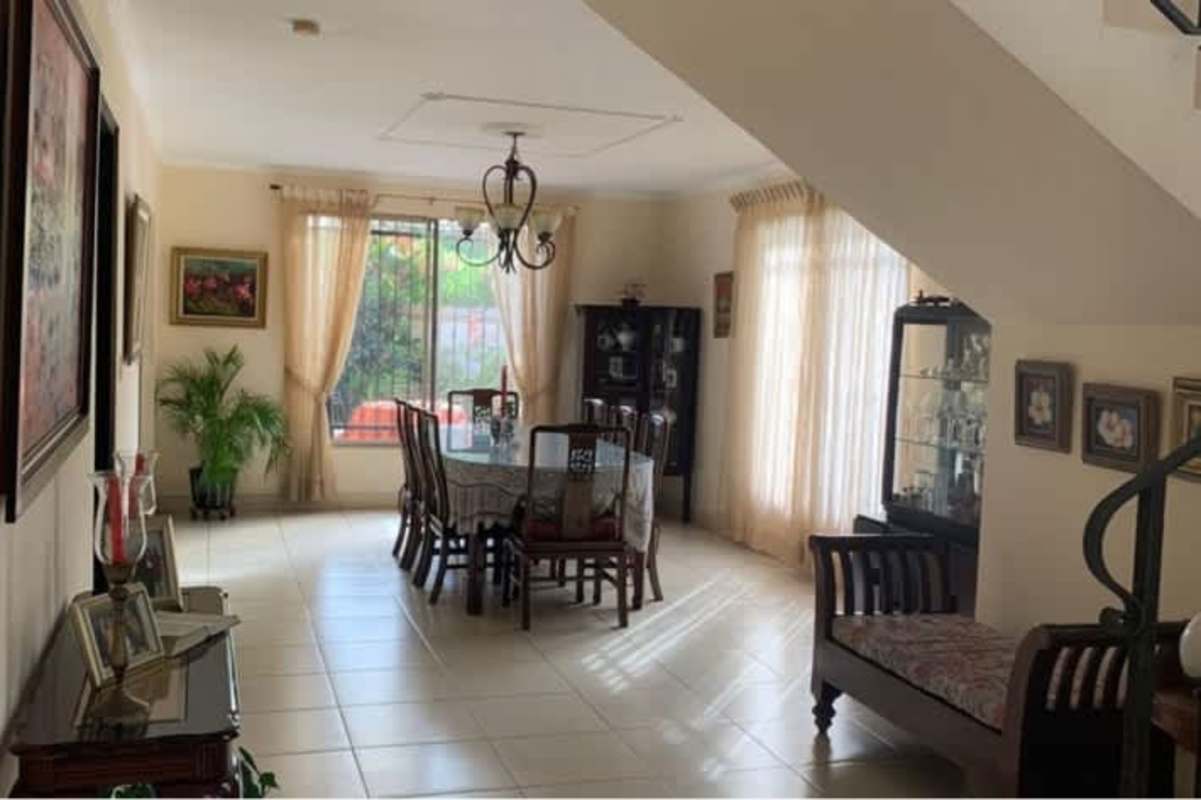 Traditional dining room with large windows in house at PH Paseo Dorado Altos de Panamá