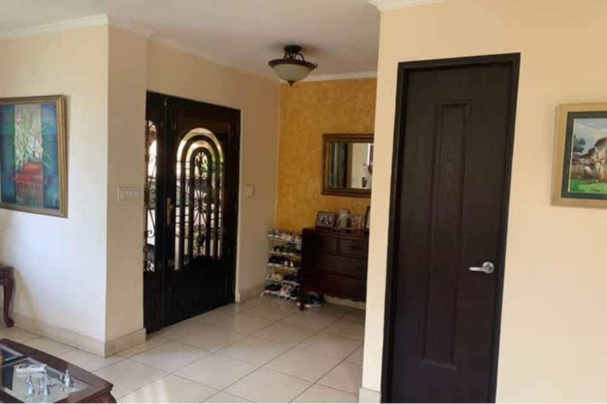 Bedroom with natural light and tiled floors at PH Paseo Dorado Altos de Panamá
