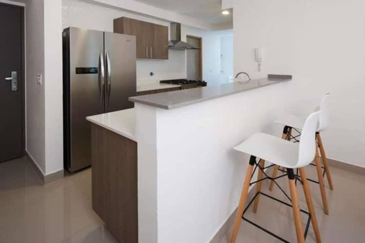 Second bedroom with built-in closet and large windows PH Zaphiro El Cangrejo Panama