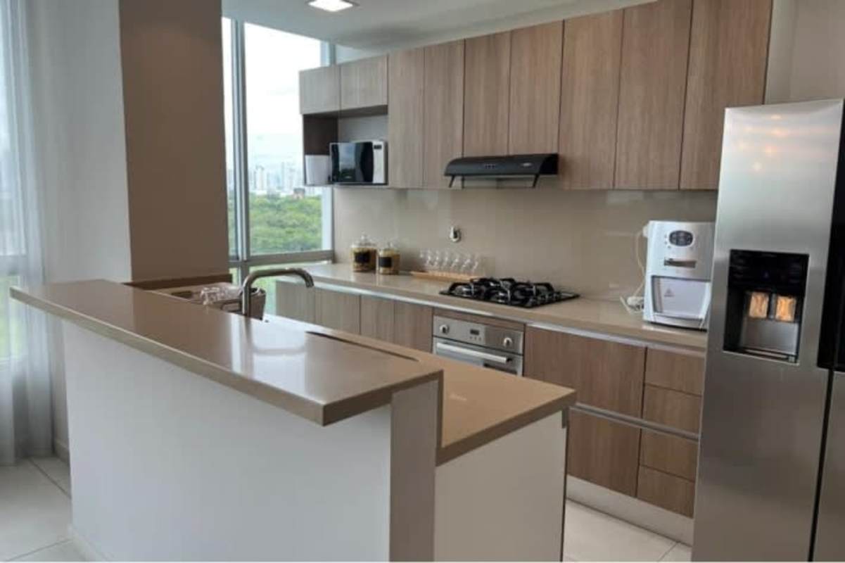 Contemporary bedroom with large window overlooking the Pacific Ocean in PH Maui Panama