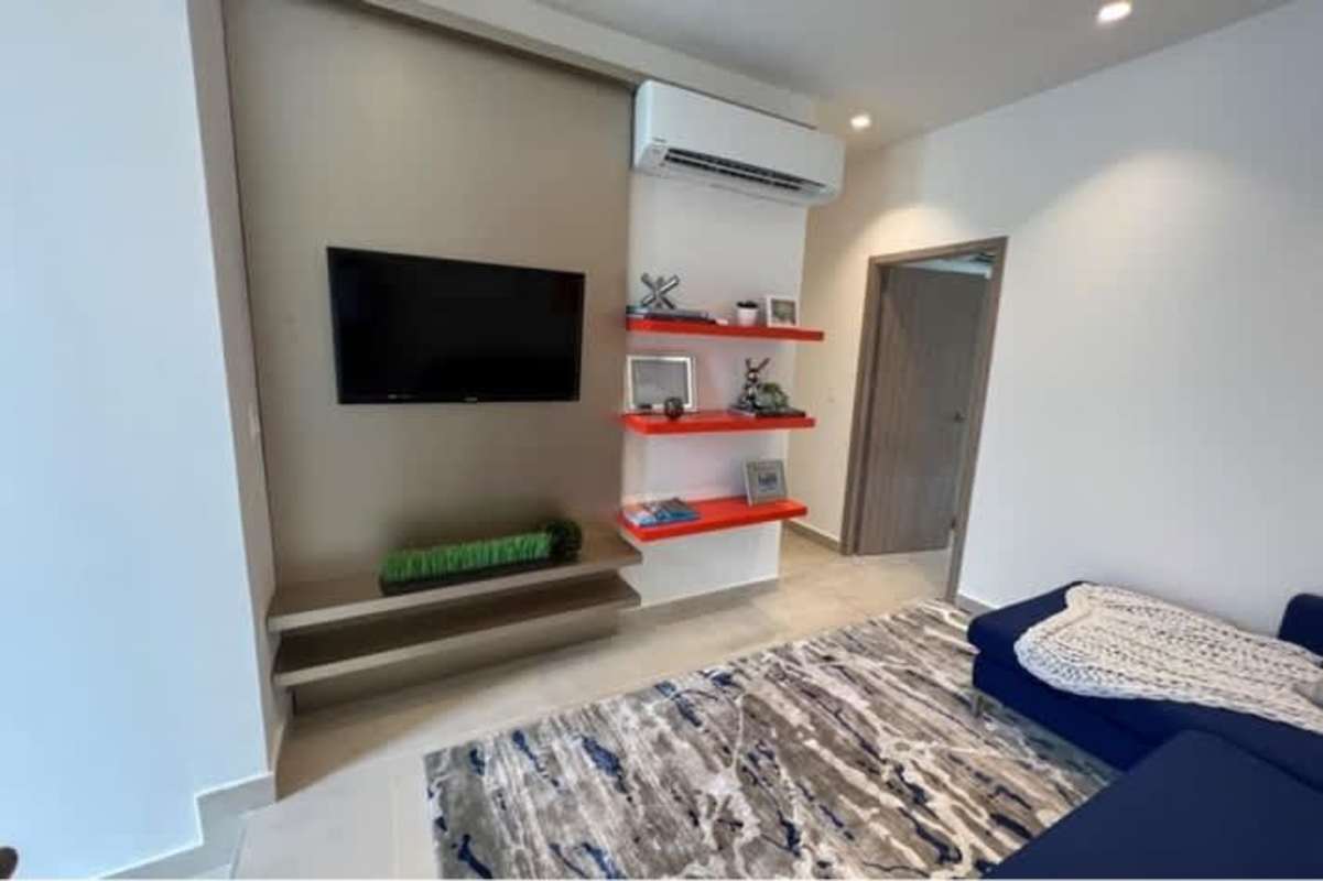 Bright open plan living and dining in Costa Linda house Juan Díaz Panama