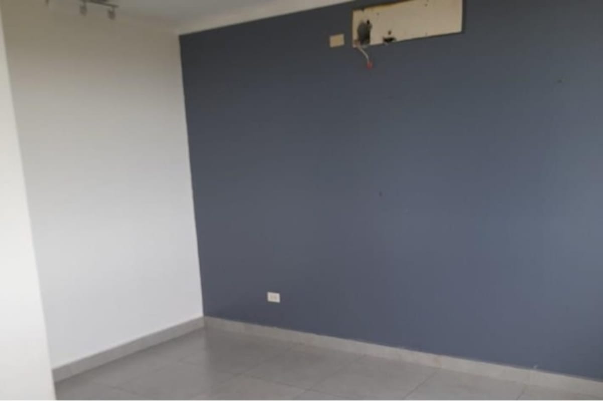 Bedroom with built-in closet and windows PH Brisas Point family home Brisas del Golf Panama