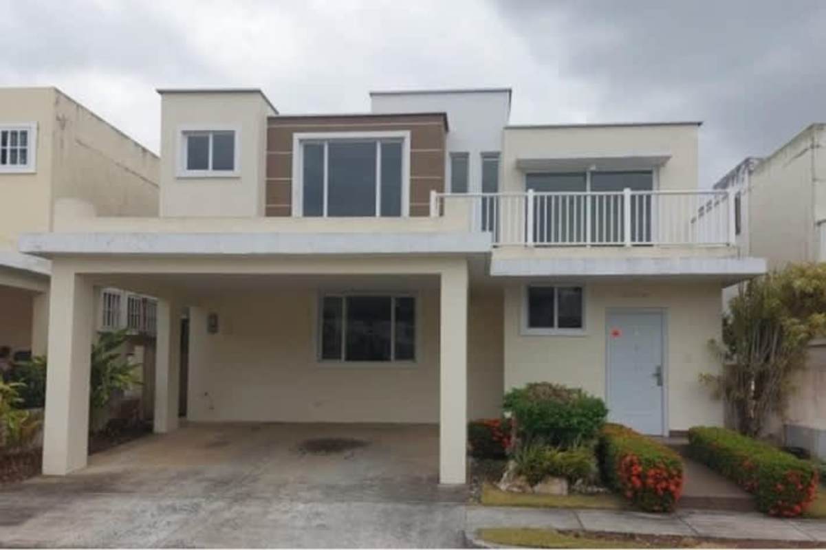 Spacious living room with sliding doors and balcony access PH Brisas Point Brisas del Golf Panama City