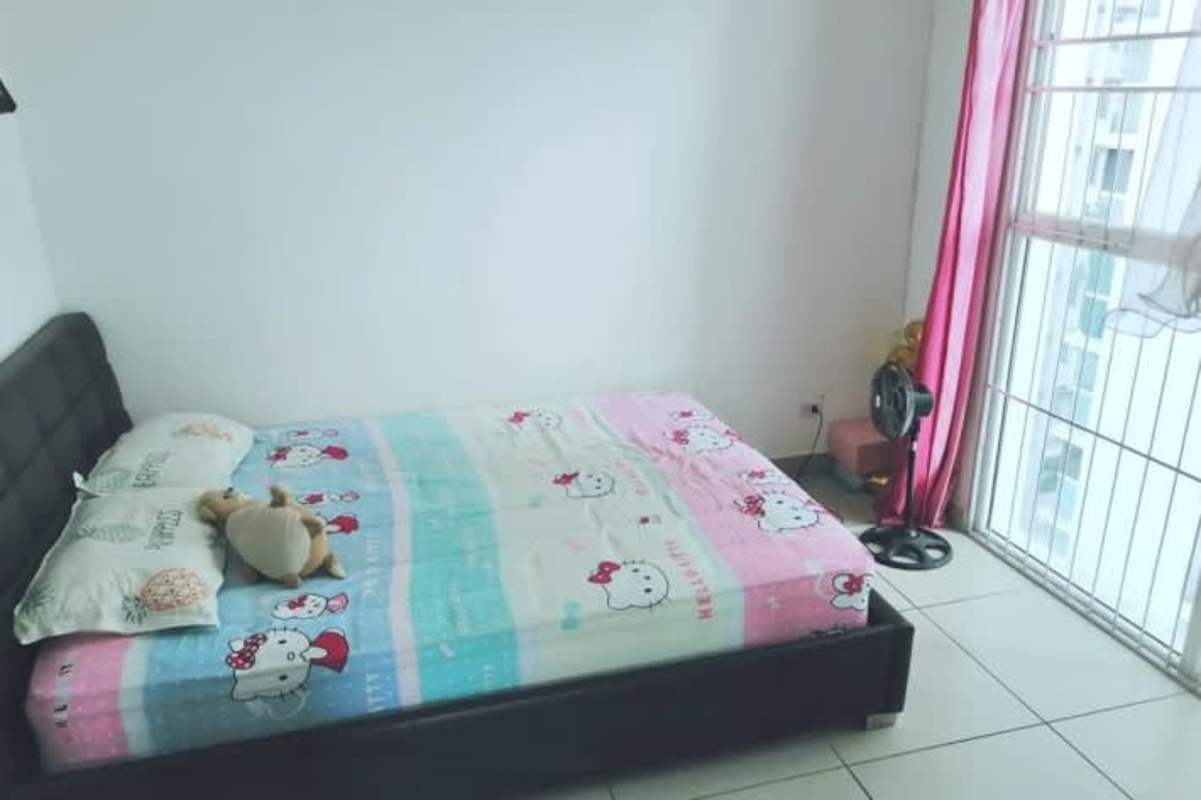 Child's bedroom decorated with Hello Kitty theme in PH King's Park Condado del Rey Panama