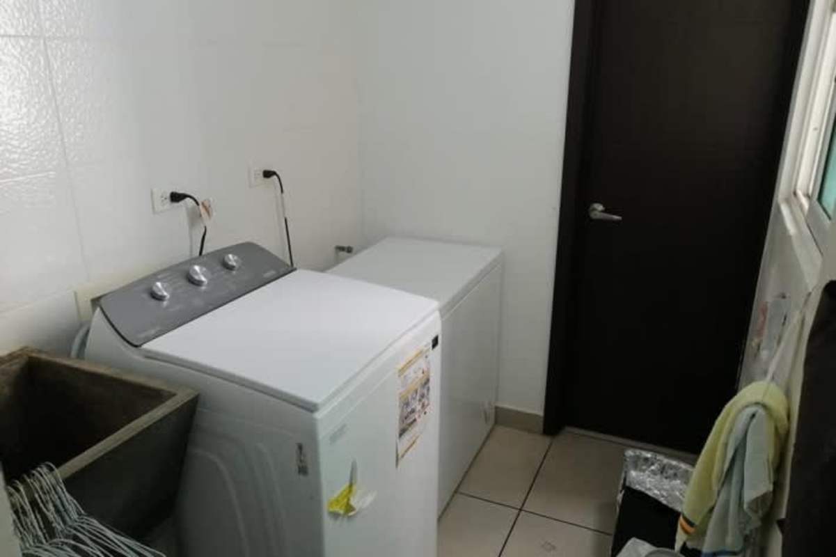 Laundry area with washer and freezer, utility sink PH King's Park Condado del Rey