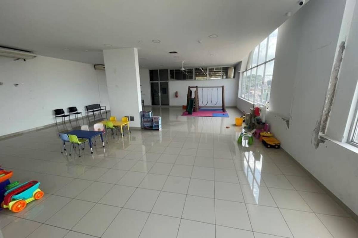 Bathroom with enclosed shower sink vanity PH Santa Elena Tower Panama City