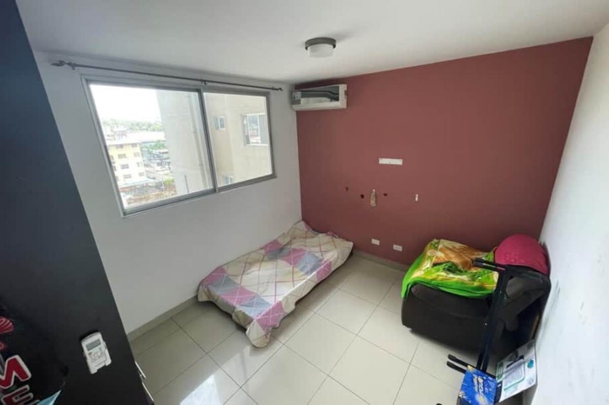 Small bedroom with window and AC Parque Lefevre PH Santa Elena Tower Panama