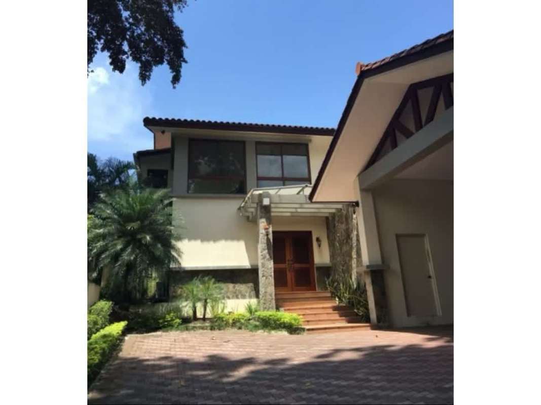 Luxury 3BR Family Home with Pool in PH Camino de Cruces Clayton