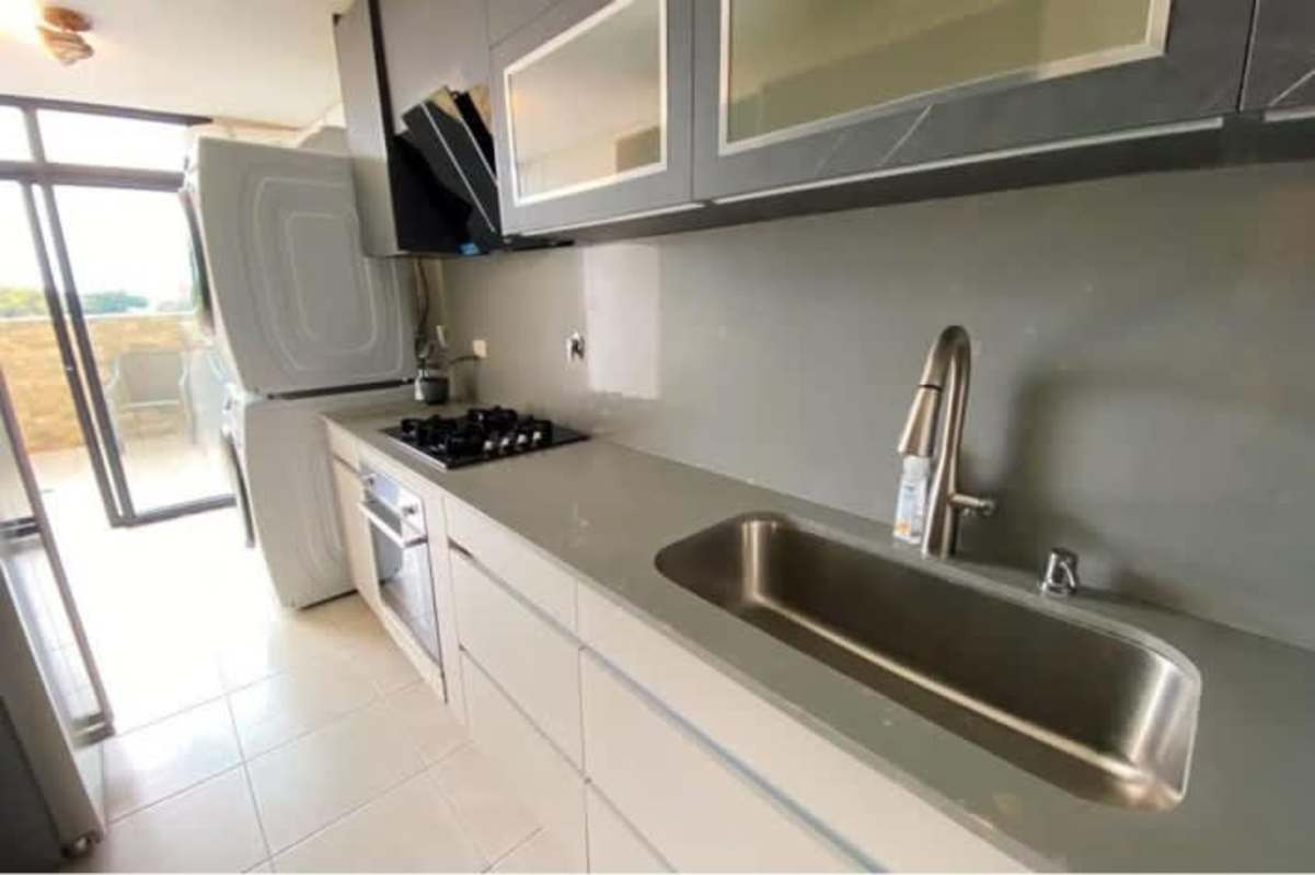 Bedroom featuring marble accent wall, tile floor, split AC, blinds PH San Francisco Park Tower Panama