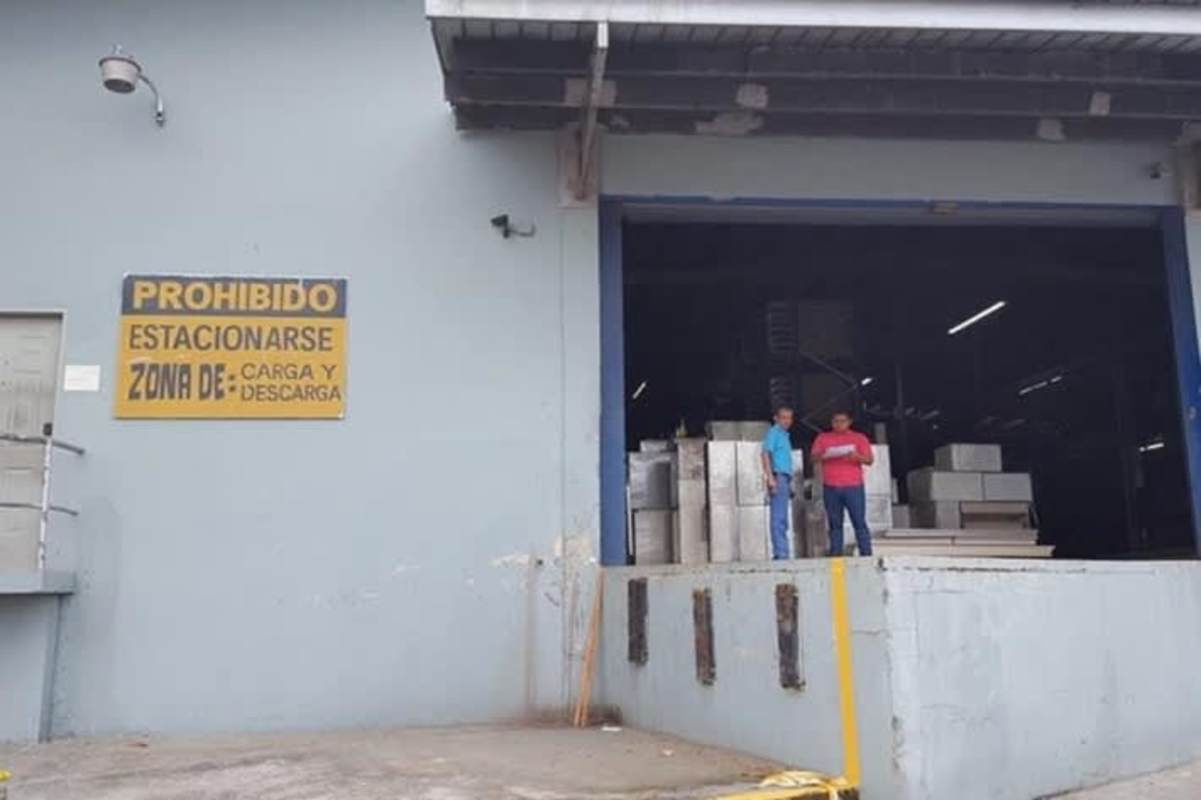 Concrete yard with dumpsters, fencing and truck access in Tocumen, Panama