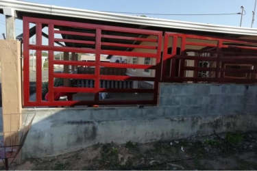 Backyard fenced with lawn patio at property for sale in Coclé Panama